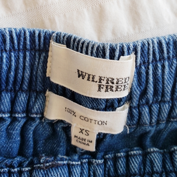 Wilfred Aritzia Denim Shorts - Picture 2 of 3